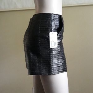 FOREVER 21 Woven Black Short Size XS